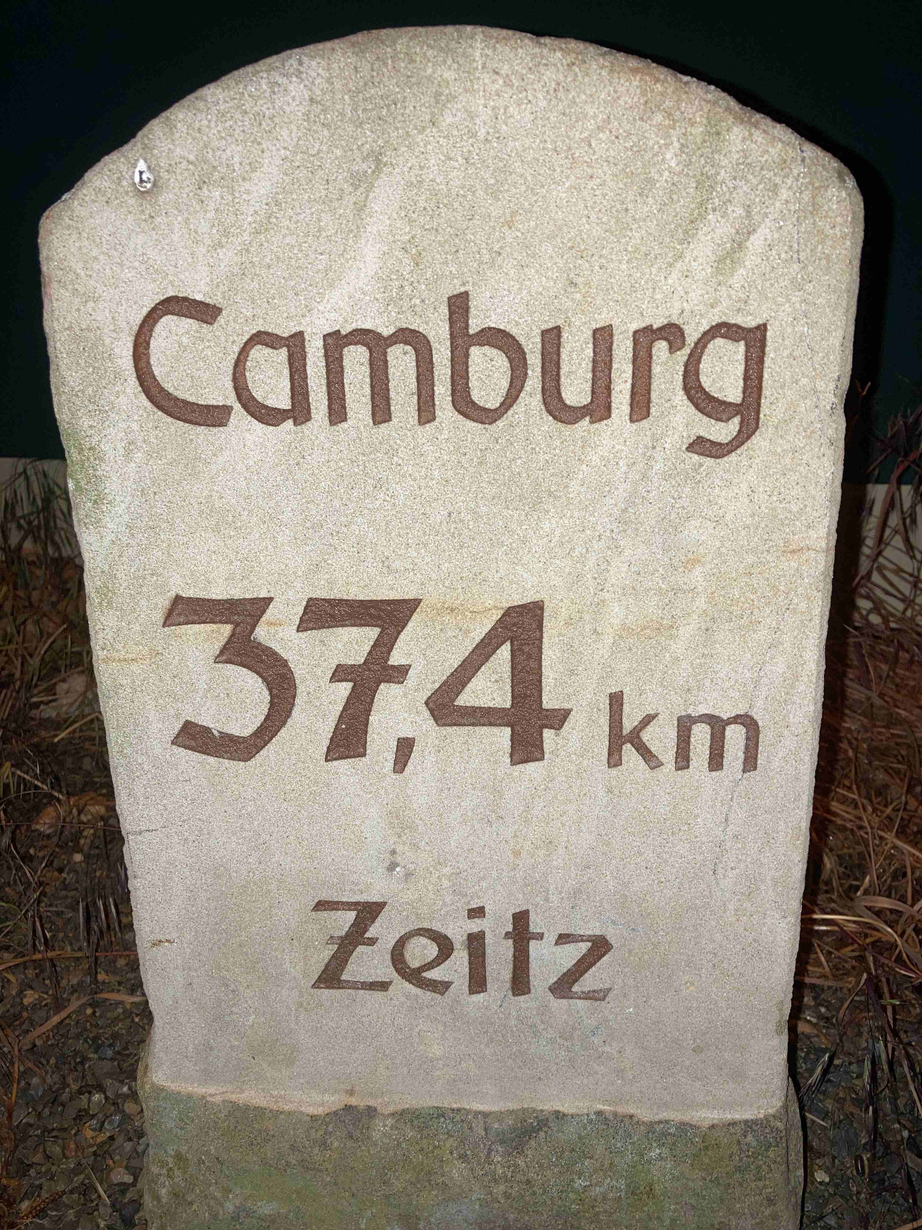 Ein Bild, das Text, Geb�ude, Grabstein, Stein enth�lt.

Automatisch generierte Beschreibung