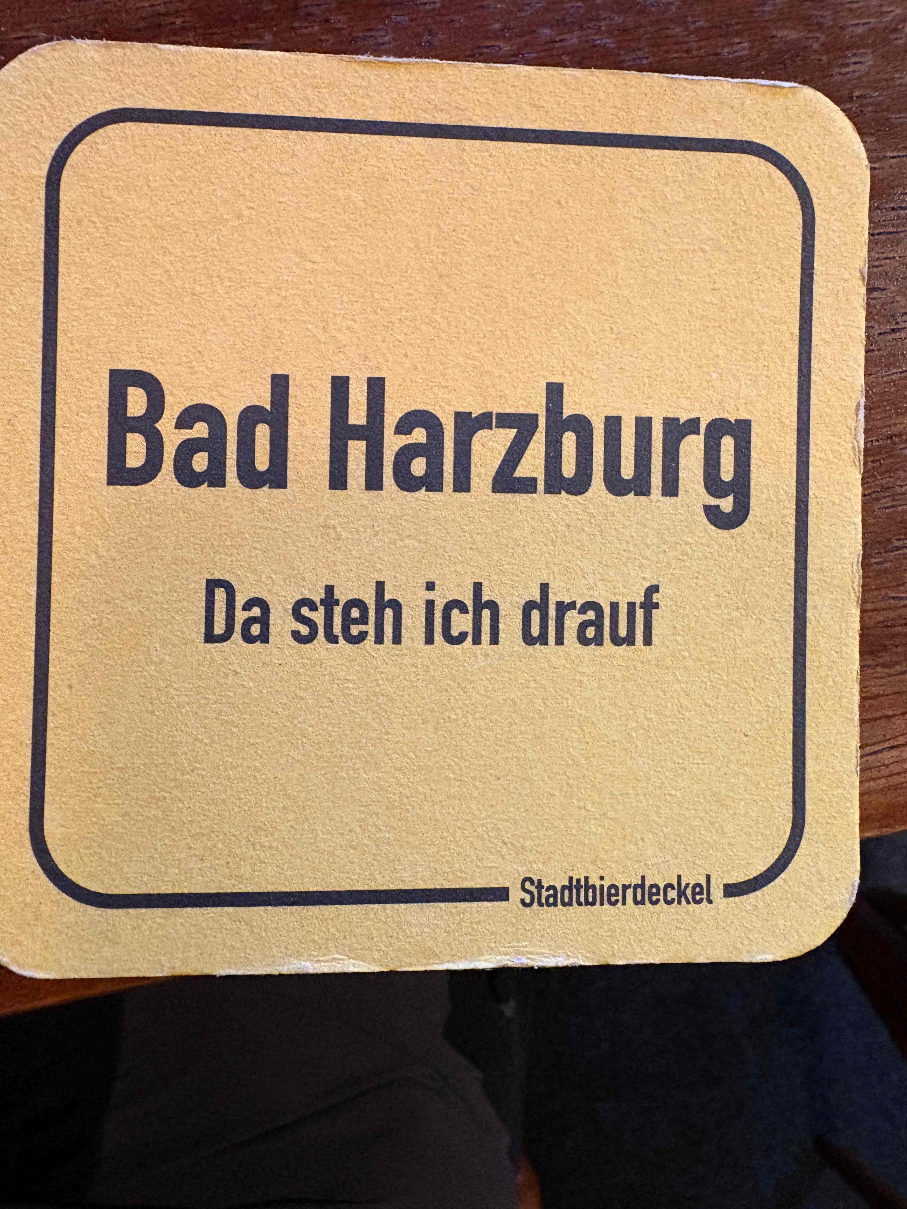 Ein Bild, das Text, Rechteck, Schild, Matte enth�lt.

KI-generierte Inhalte k�nnen fehlerhaft sein.