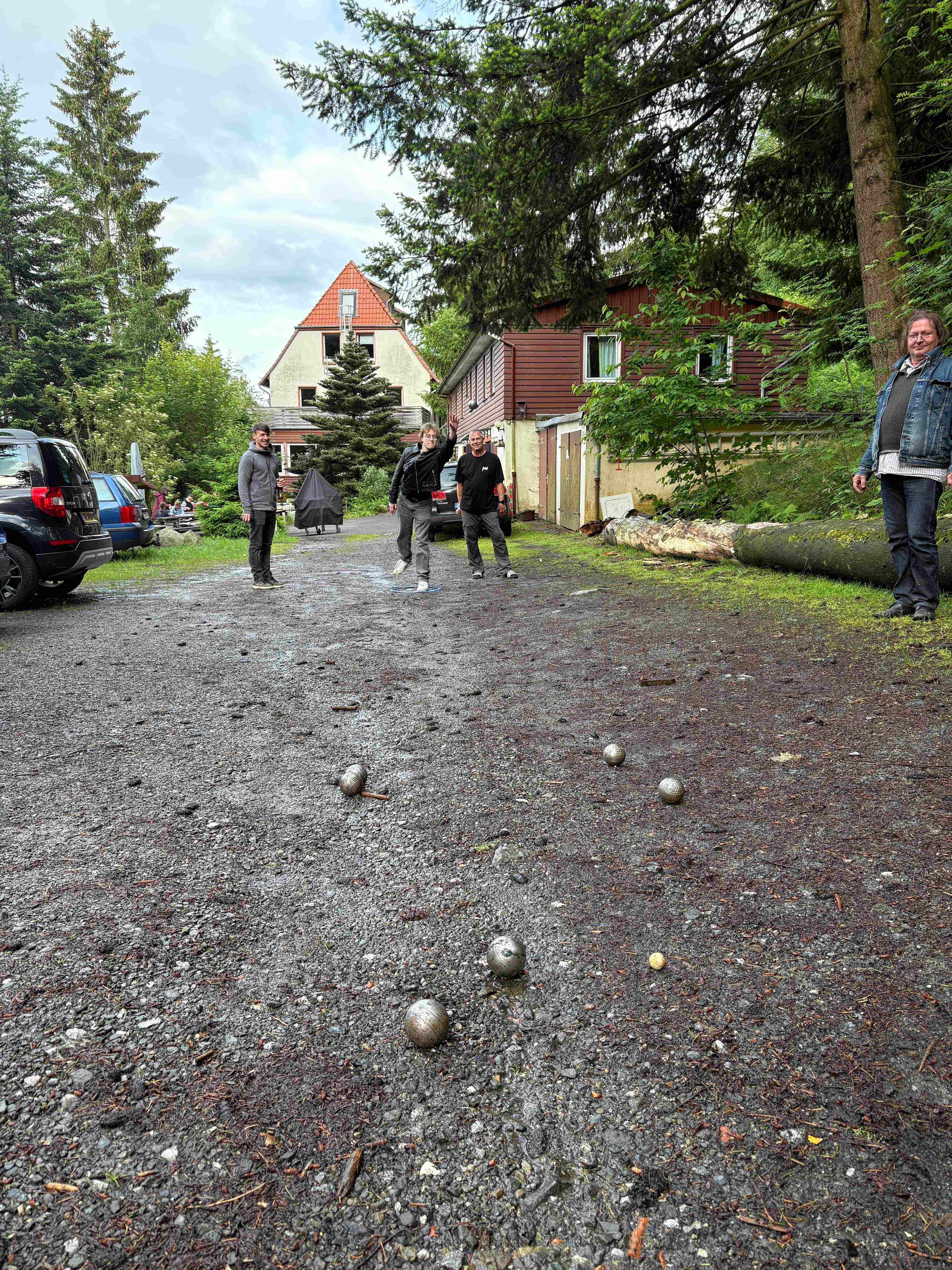 Ein Bild, das drau�en, Baum, Gel�nde, Himmel enth�lt.

KI-generierte Inhalte k�nnen fehlerhaft sein.
